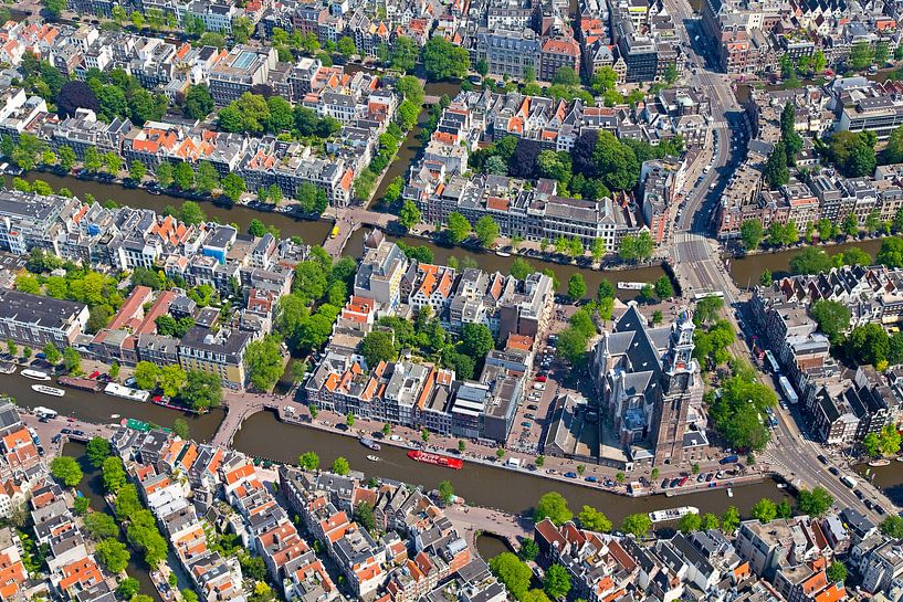 Luftaufnahme von Anne Frank Haus, Westerkerk, Prinsengracht und Keizersgracht von Anton de Zeeuw