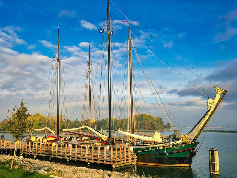 Zeilschip aan de kade in Hoorn van Digital Art Nederland