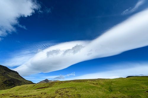 Surrealistische, realistisch wolkendek over Skogar