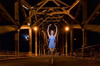 Ballerina on Waalbrug Nijmegen