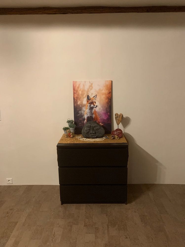 Vos in een mistig bos  van Jan Bechtum 