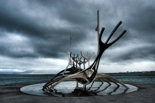 Solfar, het stilistisch uitgevoerde Vikingschip in Reykjavik
