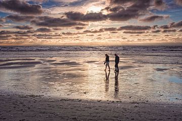 Zonsondergang op het strand bij De Koog op Texel van Rob Boon