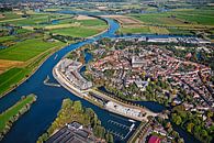 Luchtfoto van Doesburg aan de IJssel rivier van Frans Lemmens thumbnail