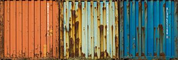 Sea containers with rust