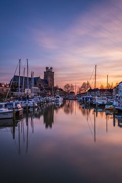 Grote Kerk en Nieuwe Haven in Dordrecht bij zonsondergang van Tux Photography