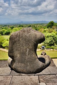 Stille Meditation vor der Skyline von Borobudur
