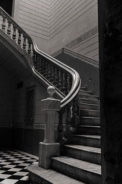 Black and white image of stately staircase in Barcelona by Elyse Madlener