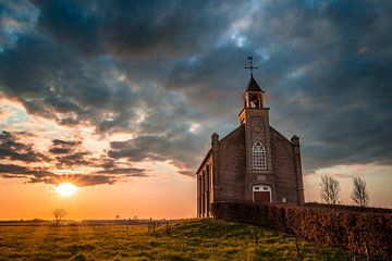 Kerkje van Homoet bij zonsondergang van CluitZicht | Pepijn Cluitmans