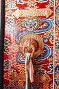 Tibetaanse rode deur met draak van Your Travel Reporter thumbnail