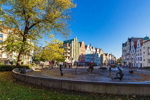Blick auf den Brunnen der Lebensfreude und die Kröpeliner Stra
