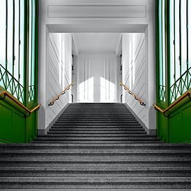 Der Weg ins Licht – Symmetrische Treppenarchitektur von artpictures.de