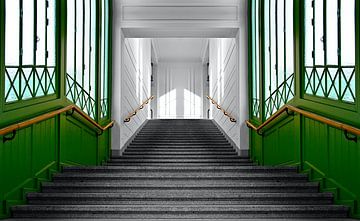 Der Weg ins Licht – Symmetrische Treppenarchitektur von artpictures.de