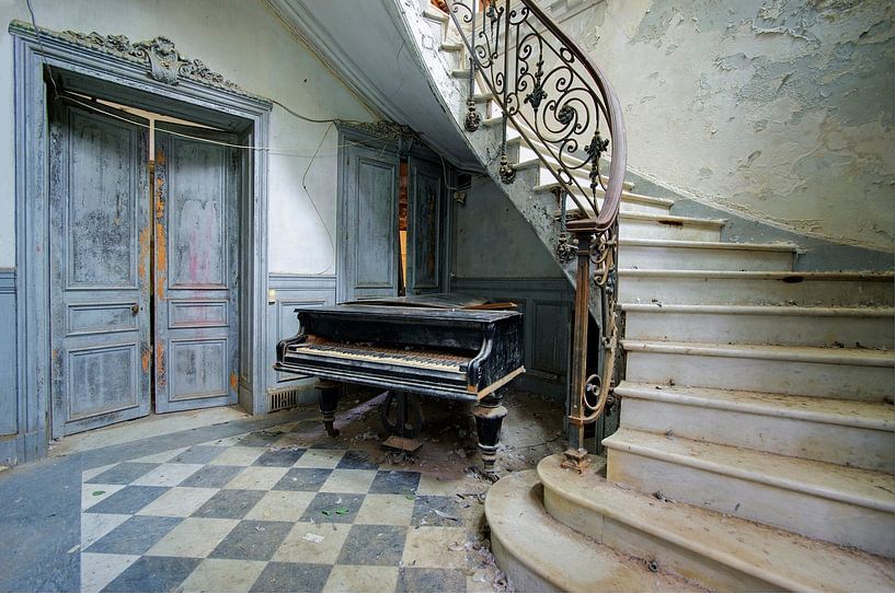 Chateau V by Marcel Woudstra