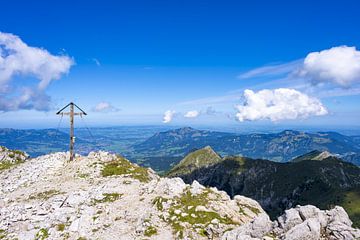 Uitzicht vanaf de Großer Daumen in het Illertal en naar de Grünten van Walter G. Allgöwer