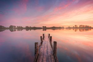 Niederländische Polderlandschaft und ein farbenprächtiger Sonnenaufgang von Original Mostert Photography