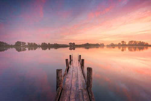 Hollands polderlandschap en een kleurrijke zonsopkomst van Original Mostert Photography