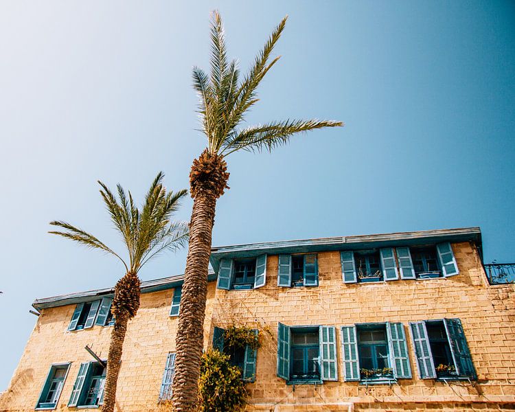 Volets bleus sur une maison à Jaffa, Tel Aviv par Expeditie Aardbol