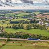 Photo de drone d'un train Arriva près de Oud-Valkenburg sur John Kreukniet