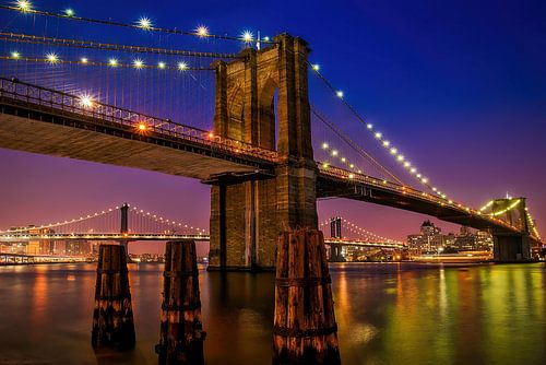 Brooklyn Bridge bij nacht, New York, VS