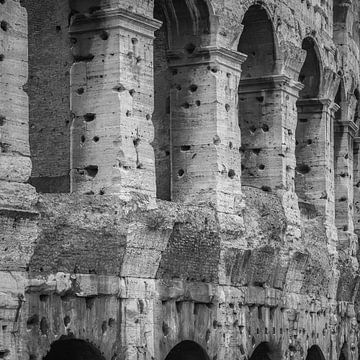 Italië in vierkant zwart wit, Rome, Colosseum van Teun Ruijters