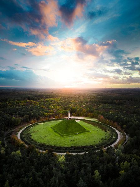De Pyramide van Austerlitz van Freek van den Bergh