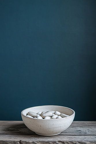 Keramieken schaal met stenen