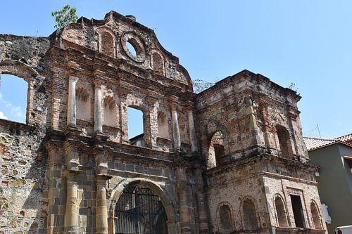 Les ruines de l'ancienne église
