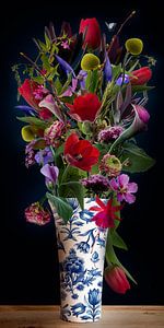 Blumen in Vase, Delfter Blau von Klaartje Majoor