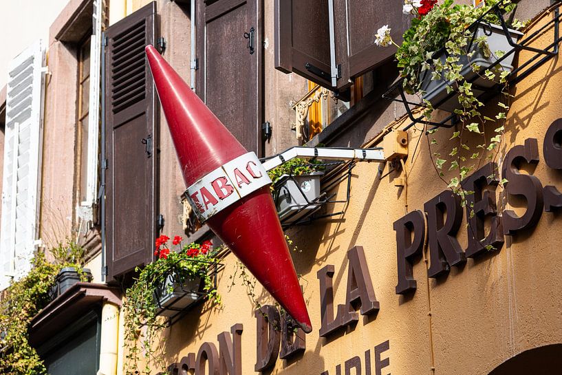 Tabac, uithangbord in Ribeauvillé in Frankrijk van André Blom Fotografie Utrecht