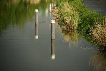 Bollards in the Oude IJssel by Jan Nuboer