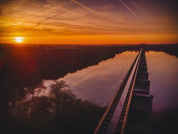 Zonsondergang bij de Moerputtenburg (Den Bosch) van Arthur Scheltes