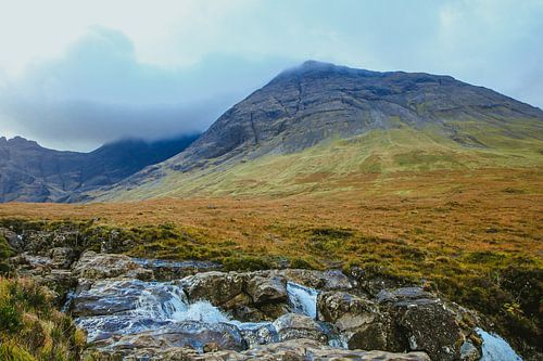 De prachtige Fairy Pools in de Coire Valley op het Schotse eiland Skye.