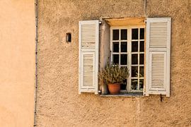 Frans straatbeeld: woning in Frankrijk sur Rosanne Langenberg