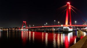 De Willemsbrug in Rotterdam bij avondlicht. sur Henk Van Nunen Fotografie