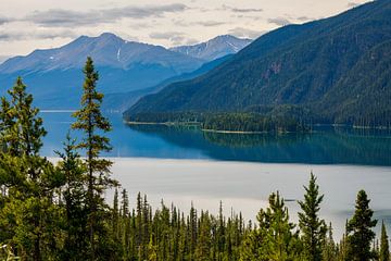 Lake Muncho in Kanada von Roland Brack