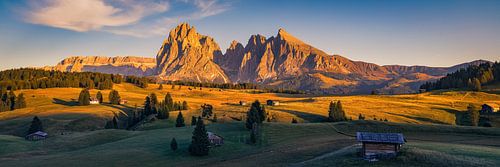 Panorama van een zonsondergang op Alpe di Siusi van Henk Meijer Photography