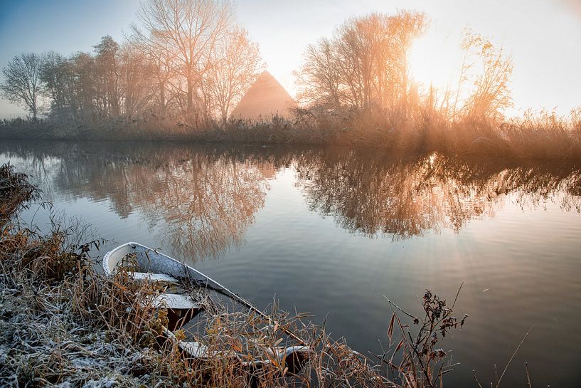 Sunken boat in the Berkmeer by peterheinspictures