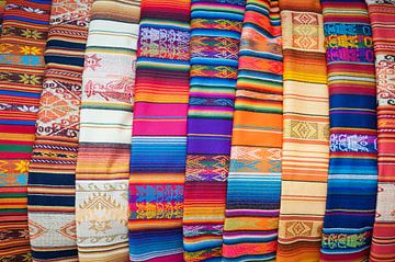 Kleurrijk stoffen Otavalo Ecuador van Richard Wareham