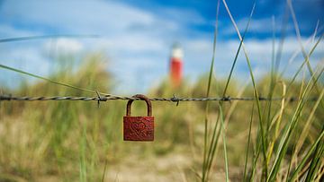 Liefde met een slotje op Texel van Sara in t Veld Fotografie