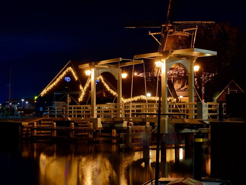Haven van Harderwijk met een brug van Gerard de Zwaan