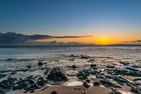 Schöner Sonnenuntergang am Strand Farol da Barra in Salvador