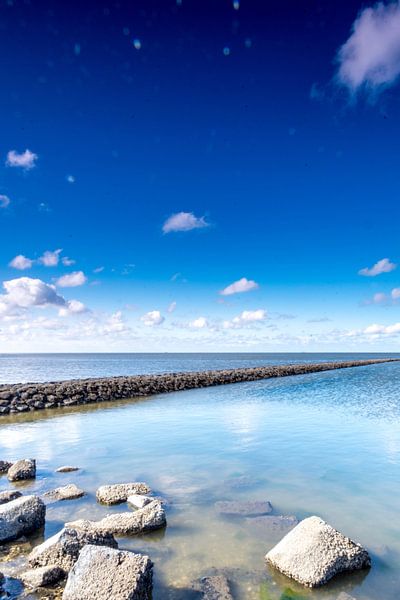 Pier van keien in de Waddenzee van Willie Kamminga