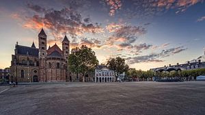 Vrijthof in Maastricht bij zonsondergang van Rob Boon