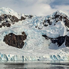 The eternal ice of the Antarctic by Roland Brack
