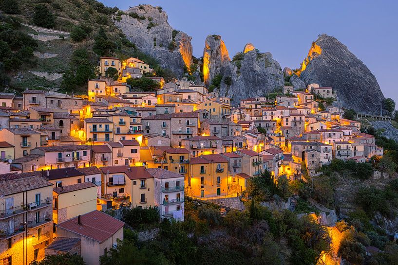 Une soirée à Castelmezzano, village de montagne dans les Dolomiti Lucane, Italie par Henk Meijer Photography