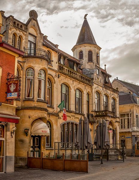 Voormalig Stadhuis en Postkantoor Valkenburg von John Kreukniet