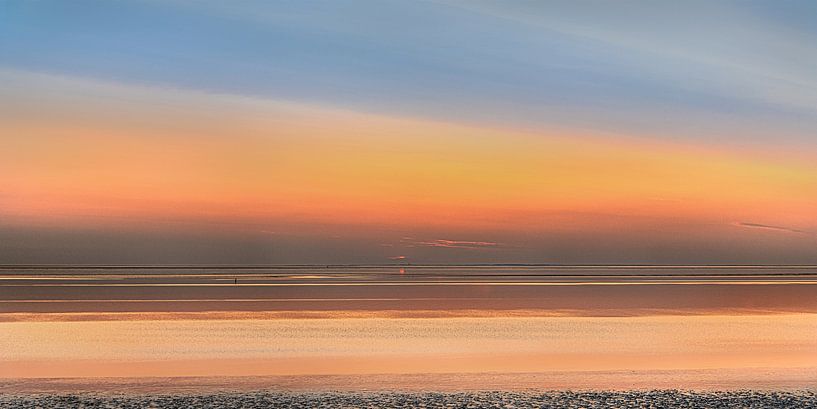 Coucher de soleil sur la mer des Wadden près de Koehoal en Frise par Harrie Muis