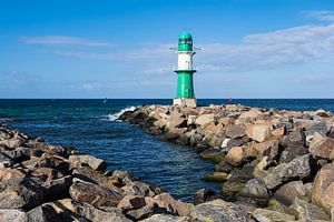 Mole an der Ostseeküste in Warnemünde
