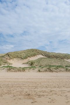 Vakantiegevoel aan de Nederlandse kust: Zand, Strand en duinen van Marjolijn van den Berg